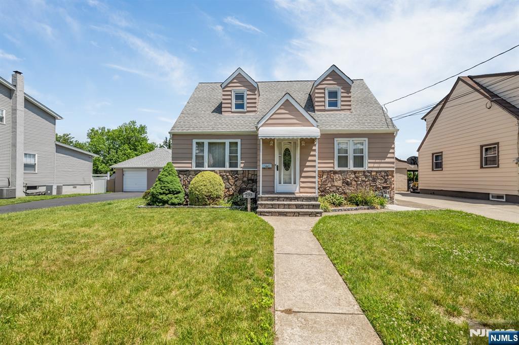 203 Charlton Avenue - Photo 1