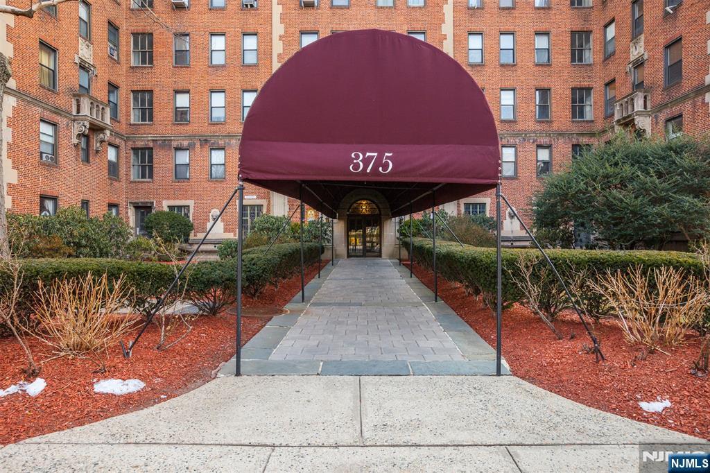 363-377 Mount Prospect 2AW