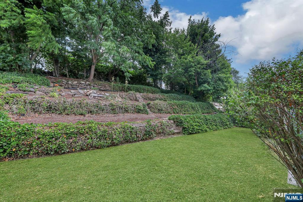 103 6th St, Wood Ridge, NJ 07075