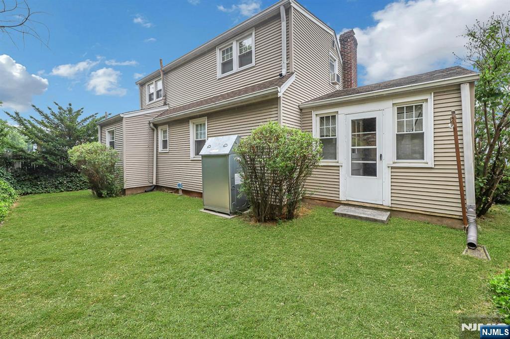 103 6th St, Wood Ridge, NJ 07075