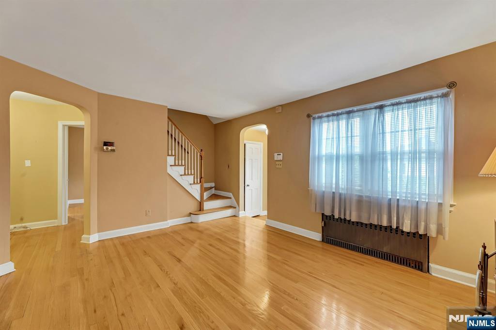 103 6th St, Wood Ridge, NJ 07075