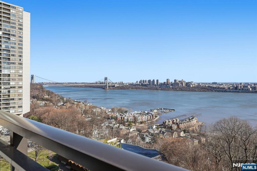 2 Horizon #1010, Fort Lee, NJ 07024