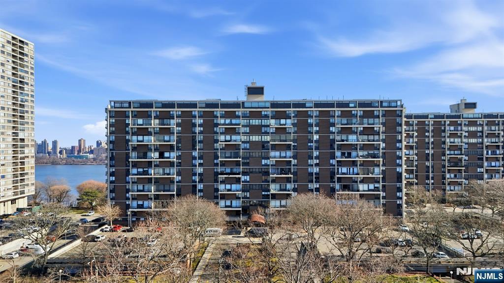 2 Horizon #1010, Fort Lee, NJ 07024