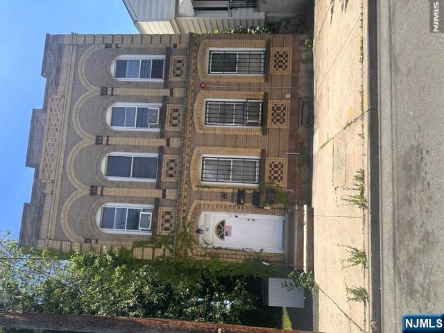 46 Farnham Avenue 2 - Photo 2