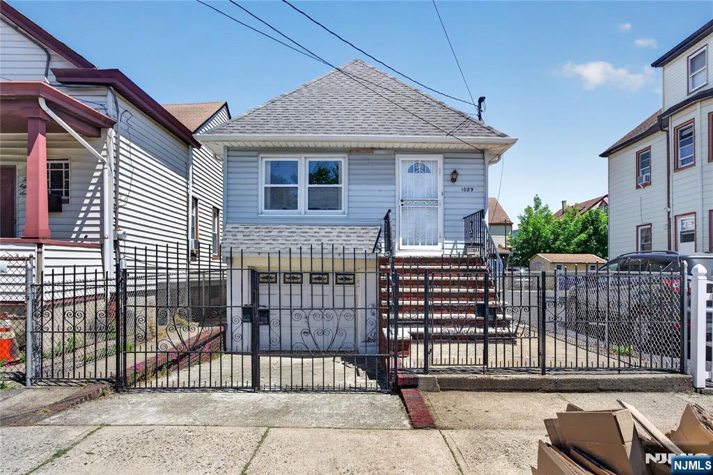 1089 23rd Street - Photo 2