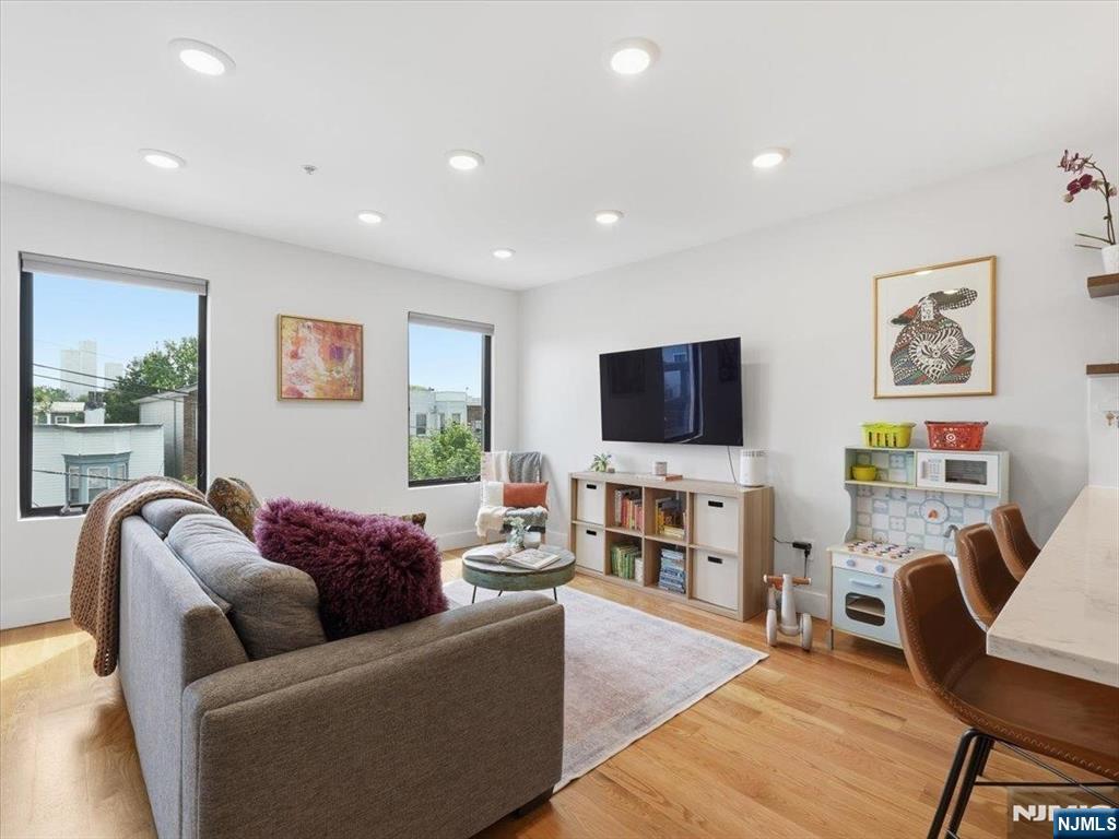 22 Lincoln Street 3 - Photo 3