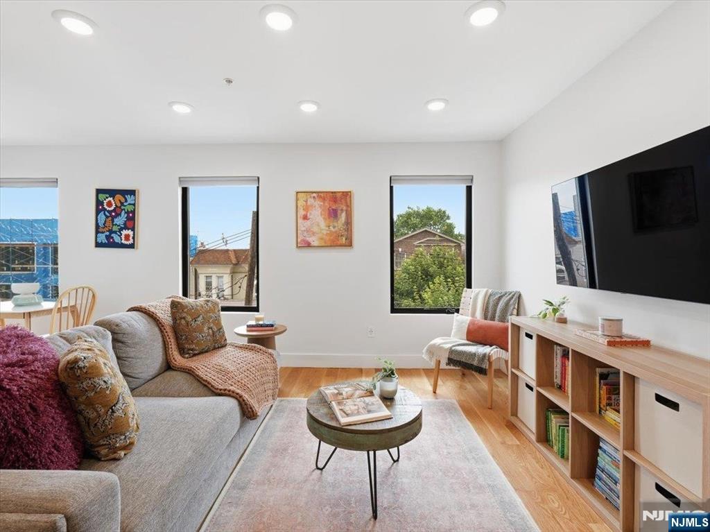 22 Lincoln Street 3 - Photo 4