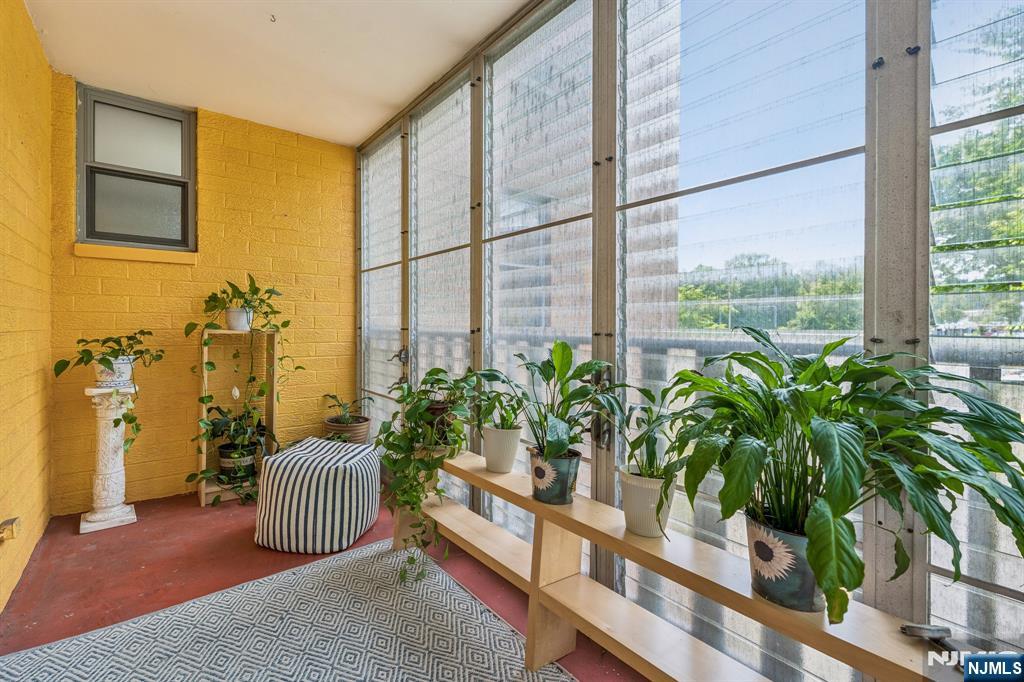 530 Valley Road #C002V