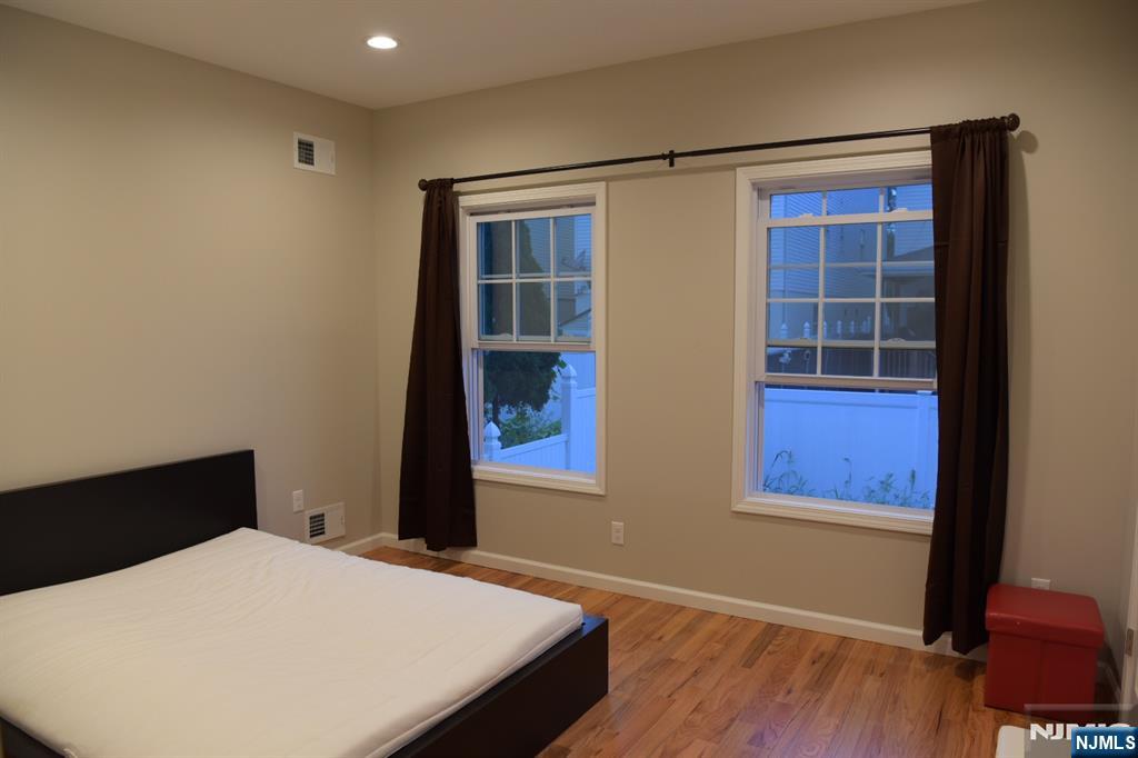 28 Davis Street — photo 22