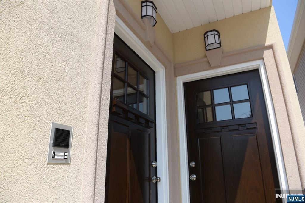 28 Davis Street - Photo 4