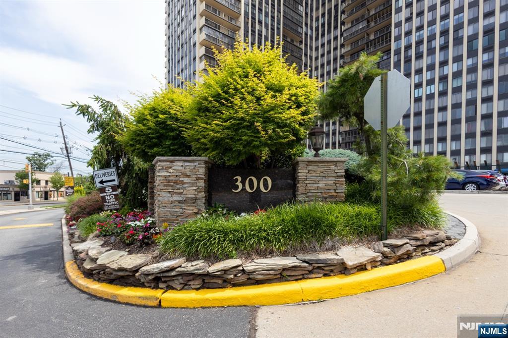 300 Winston Dr #1418, Cliffside Park, NJ 07010