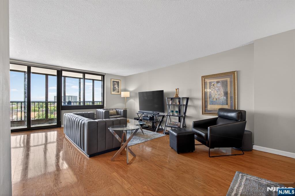 300 Winston Dr #1418, Cliffside Park, NJ 07010