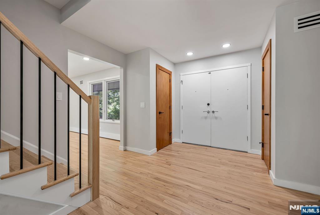 439 Summit Street - Photo 5
