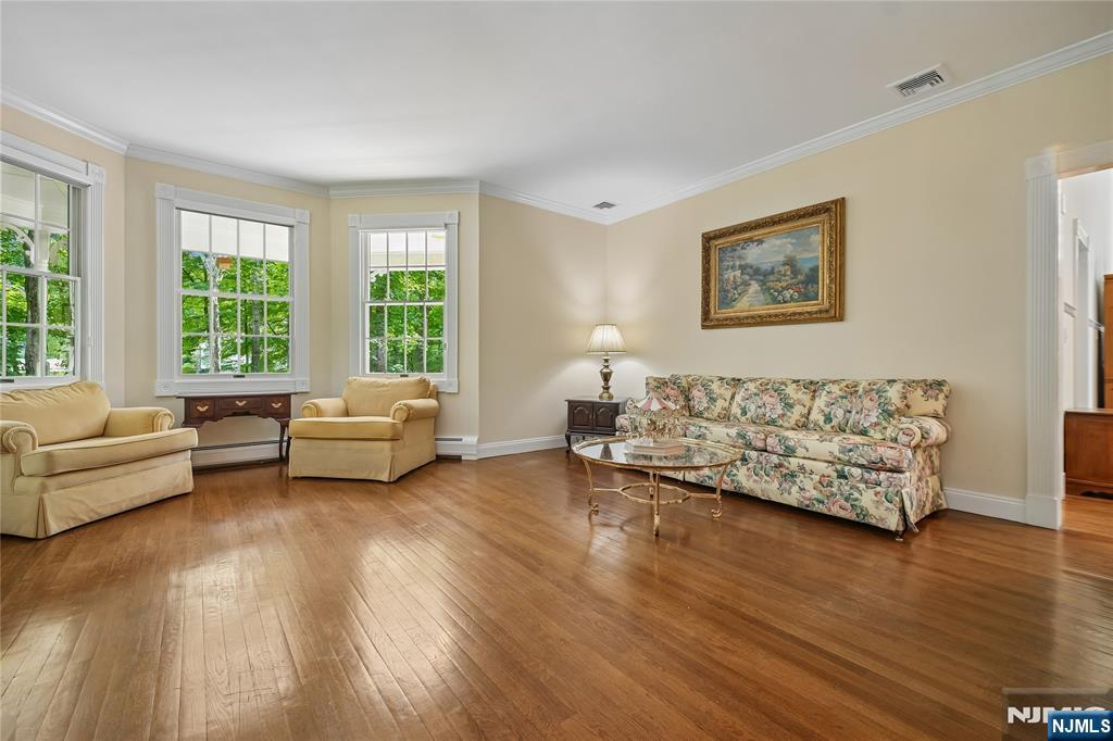 519 E Saddle River Road