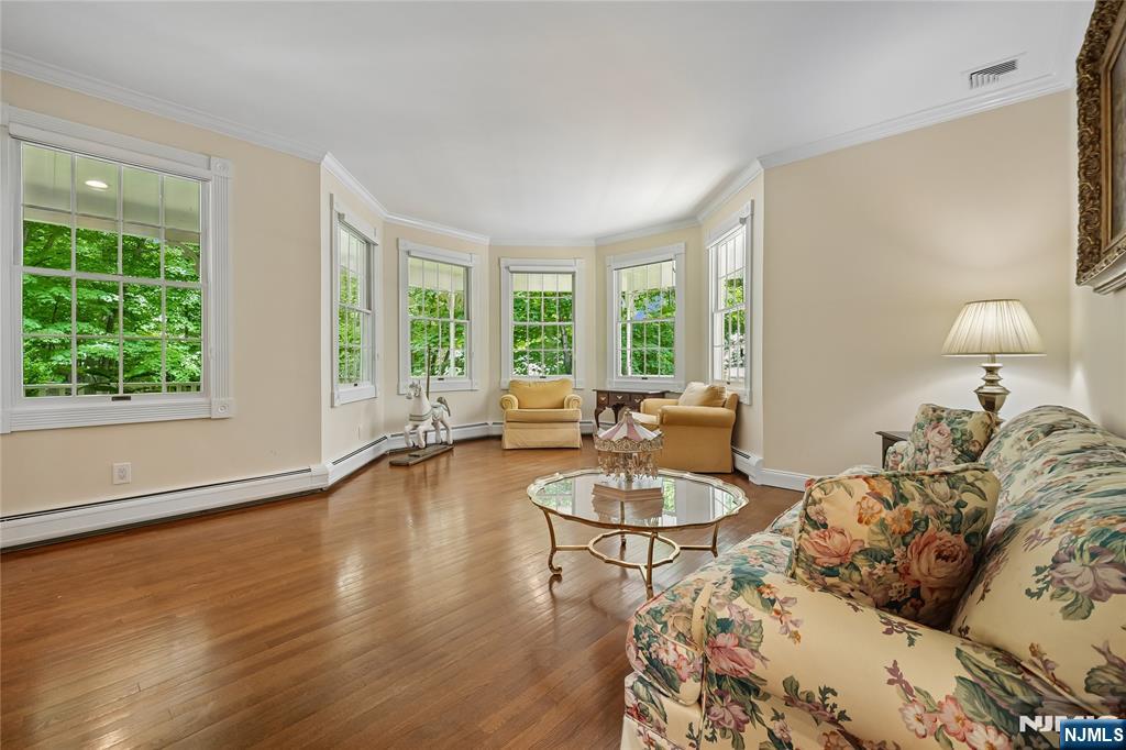 519 E Saddle River Road