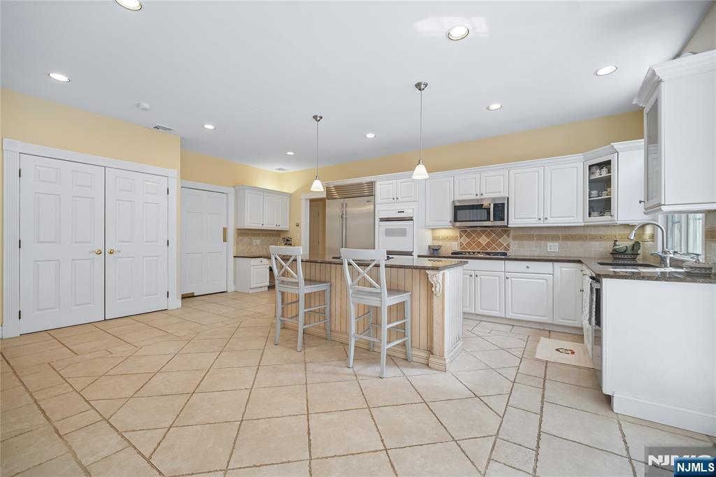 519 E Saddle River Road