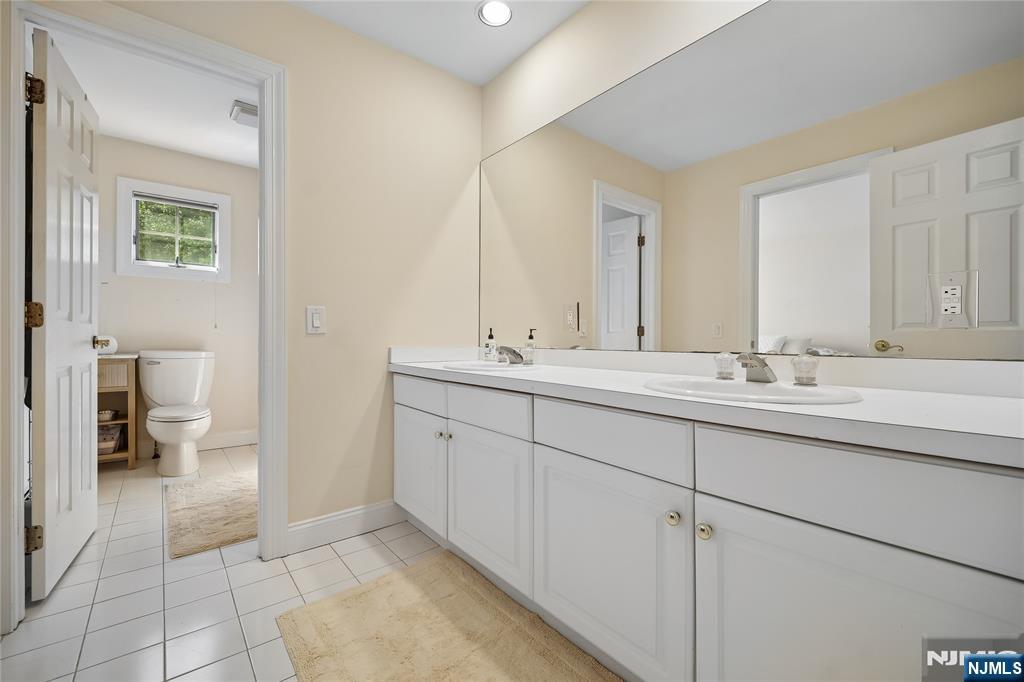 519 E Saddle River Road