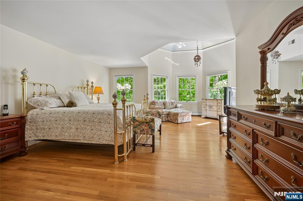 519 E Saddle River Road