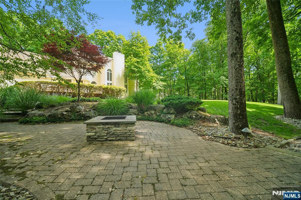 519 E Saddle River Road