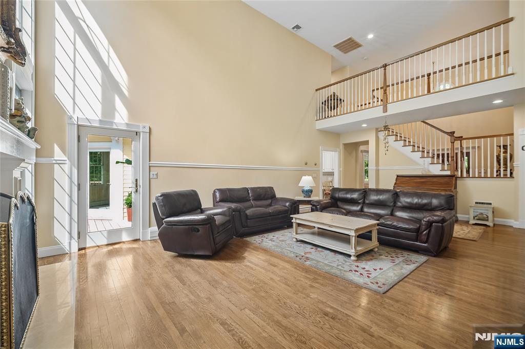 519 E Saddle River Road