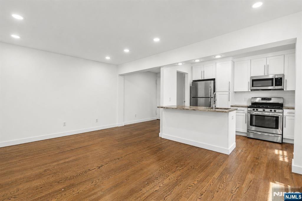 2205 N Central Road 3C - Photo 1