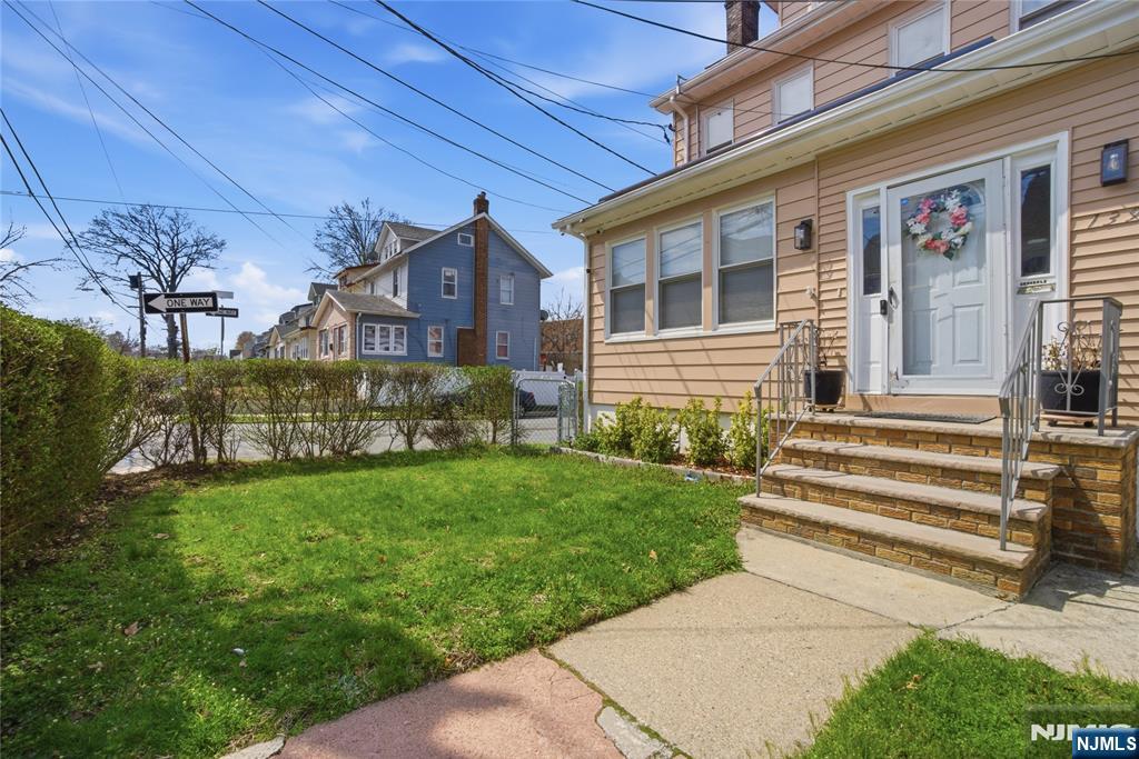 139 Melrose Avenue - Photo 2
