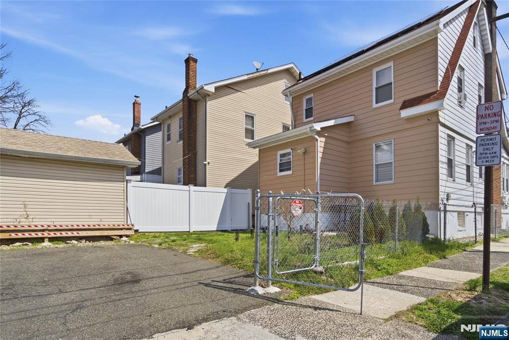 139 Melrose Avenue - Photo 4