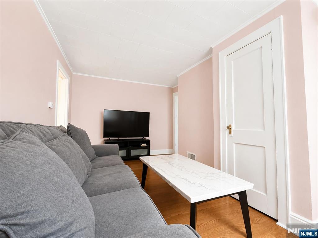 522 Saddle River Road Apt 1 - Photo 5