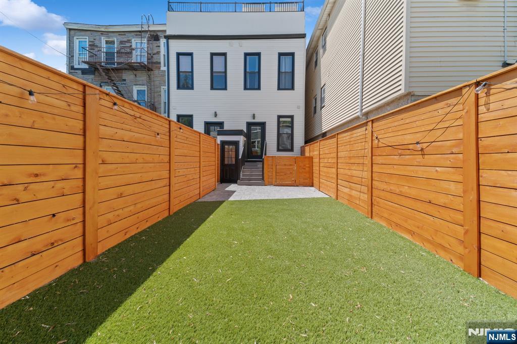 234 Webster Avenue 1L - Photo 5