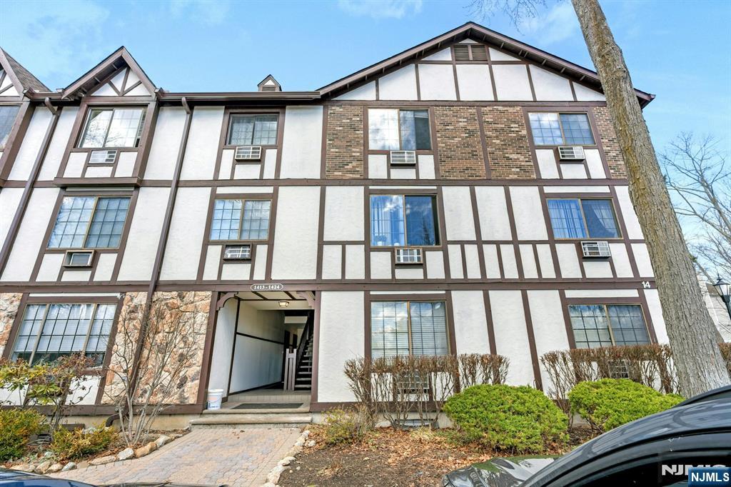 1419 Faulkner Court - Photo 1