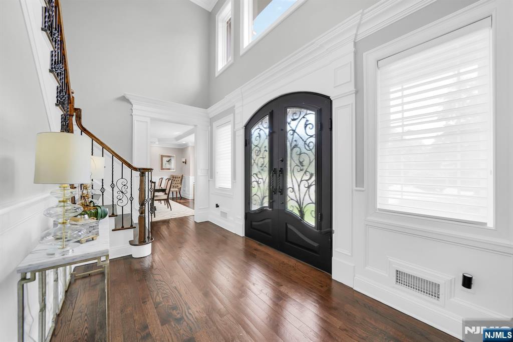 42 Saratoga Drive - Photo 2