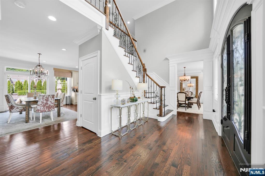 42 Saratoga Drive - Photo 3