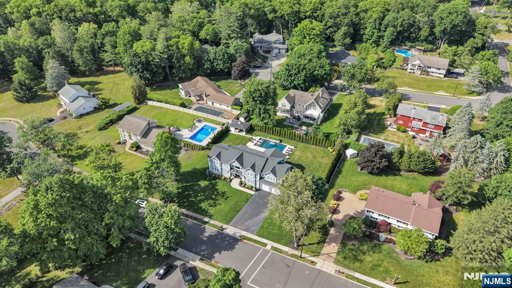 42 Saratoga Drive - Photo 4
