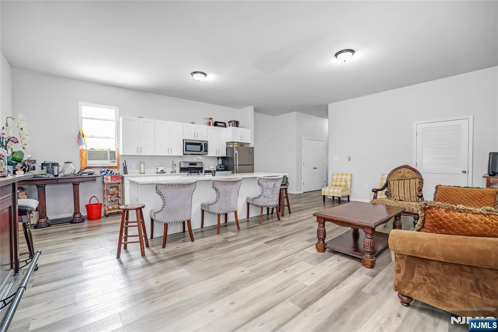 512 Monastery Place 3 - Photo 4