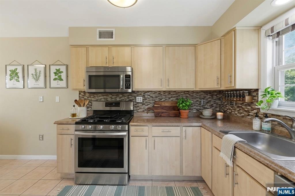 81 Hudson Avenue - Photo 4