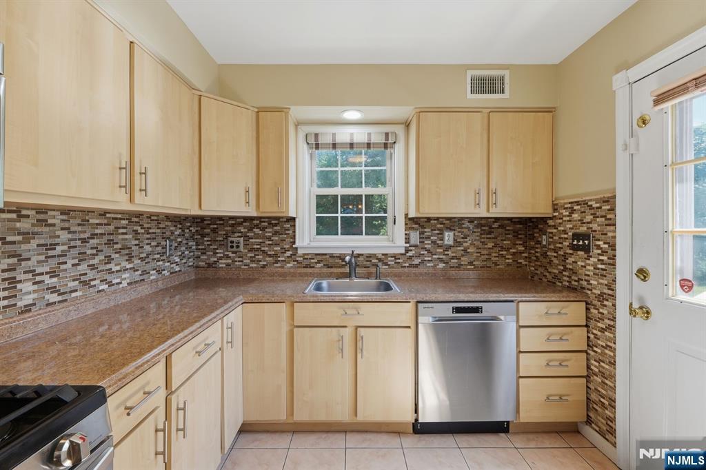 81 Hudson Avenue - Photo 5
