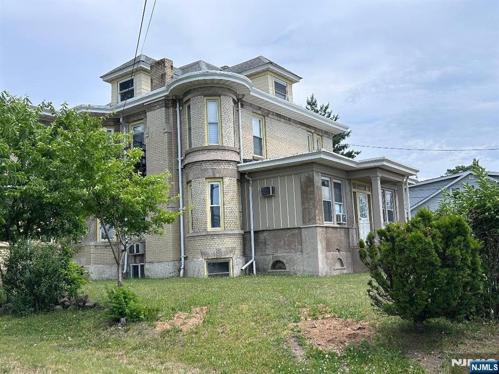 156 Brown Avenue - Photo 2