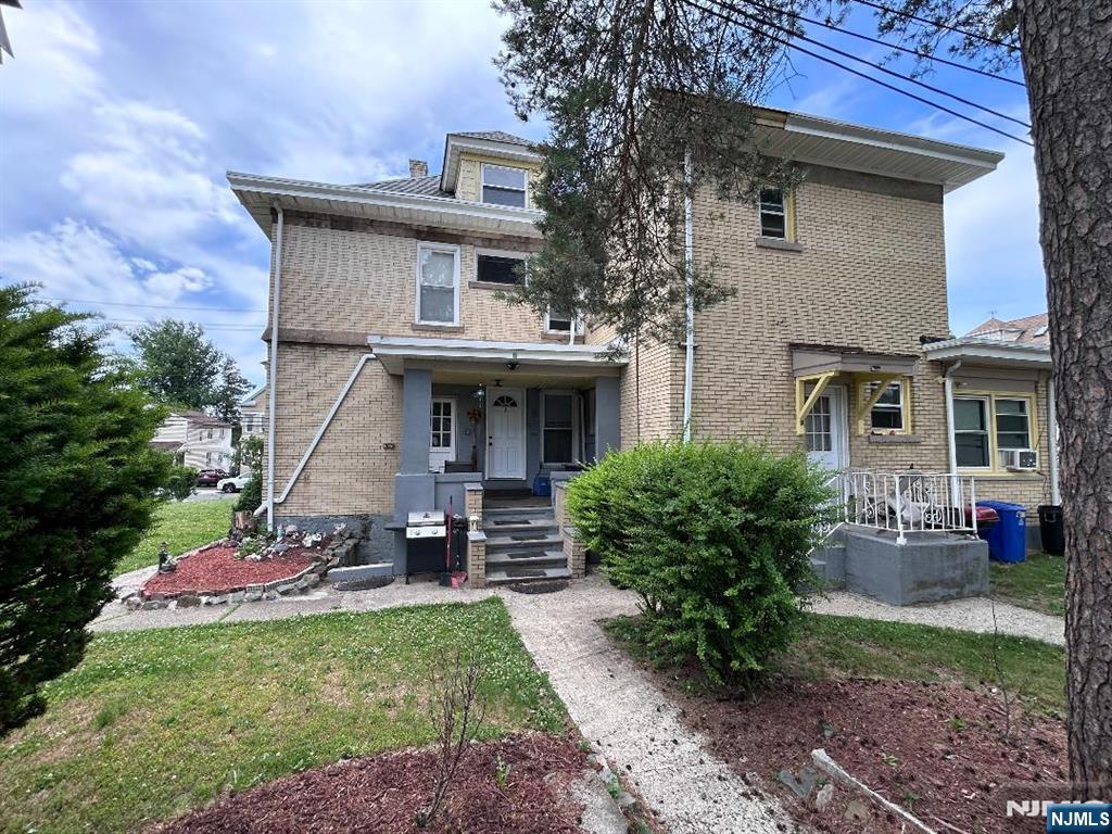 156 Brown Avenue - Photo 3