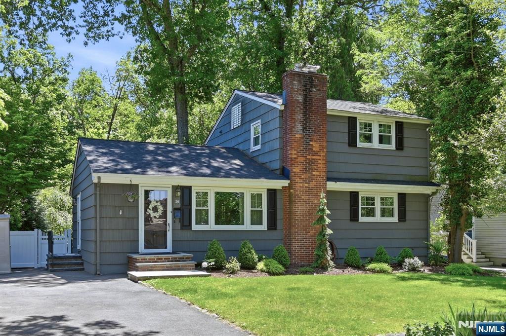36 Calumet Ave, Oakland, NJ 07436
