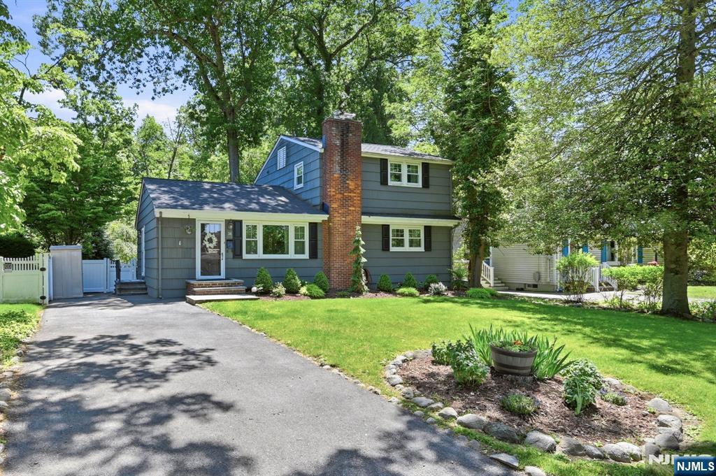 36 Calumet Ave, Oakland, NJ 07436