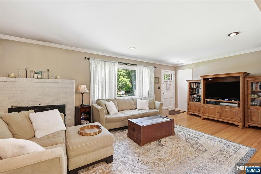 36 Calumet Ave, Oakland, NJ 07436
