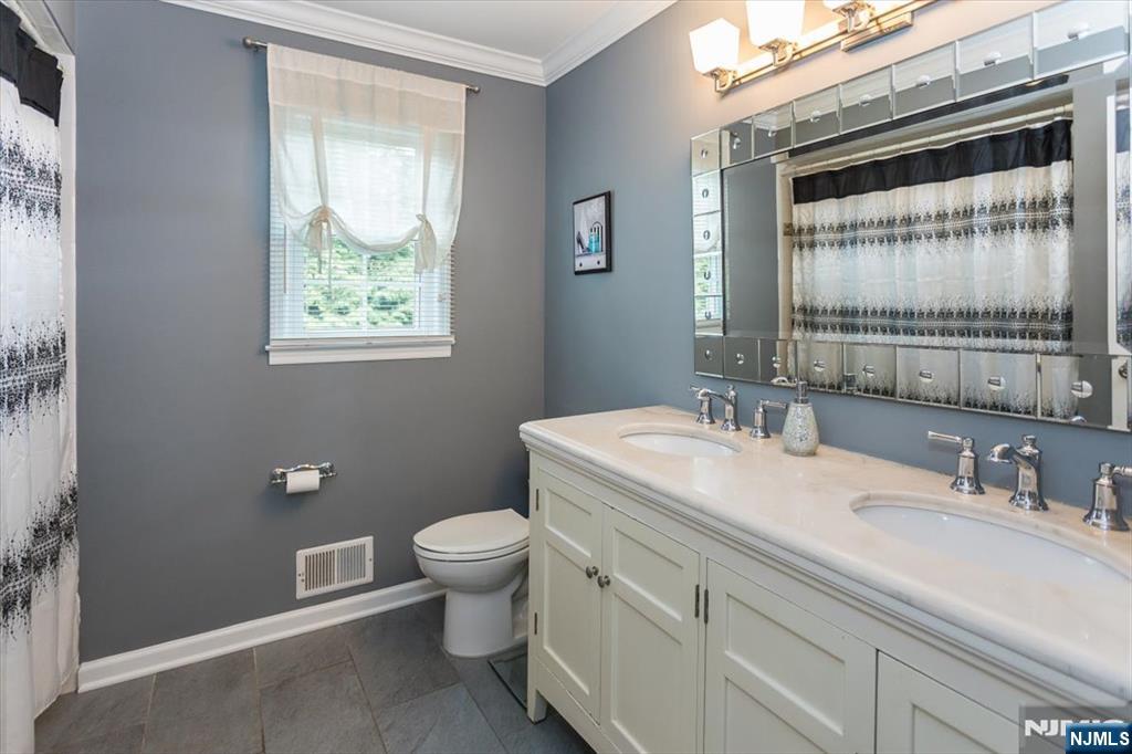 1 Copperfield Way — photo 25