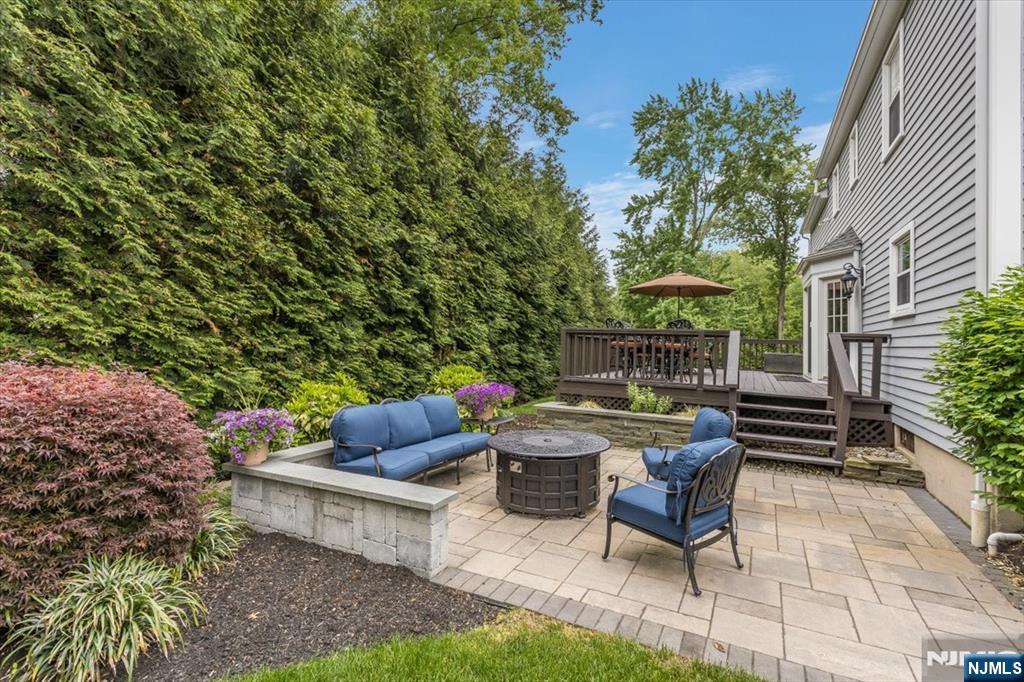 1 Copperfield Way — photo 32