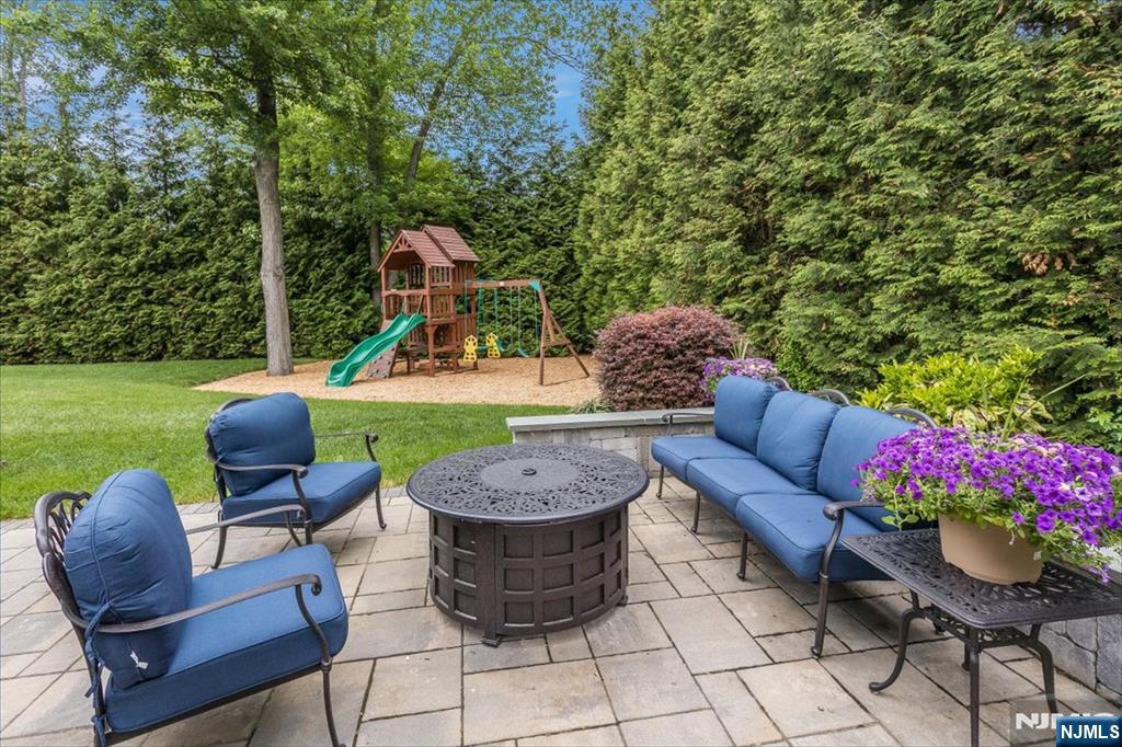 1 Copperfield Way — photo 33