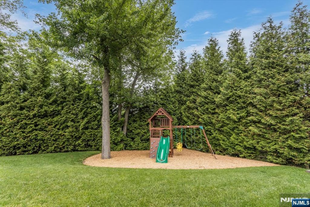 1 Copperfield Way — photo 34