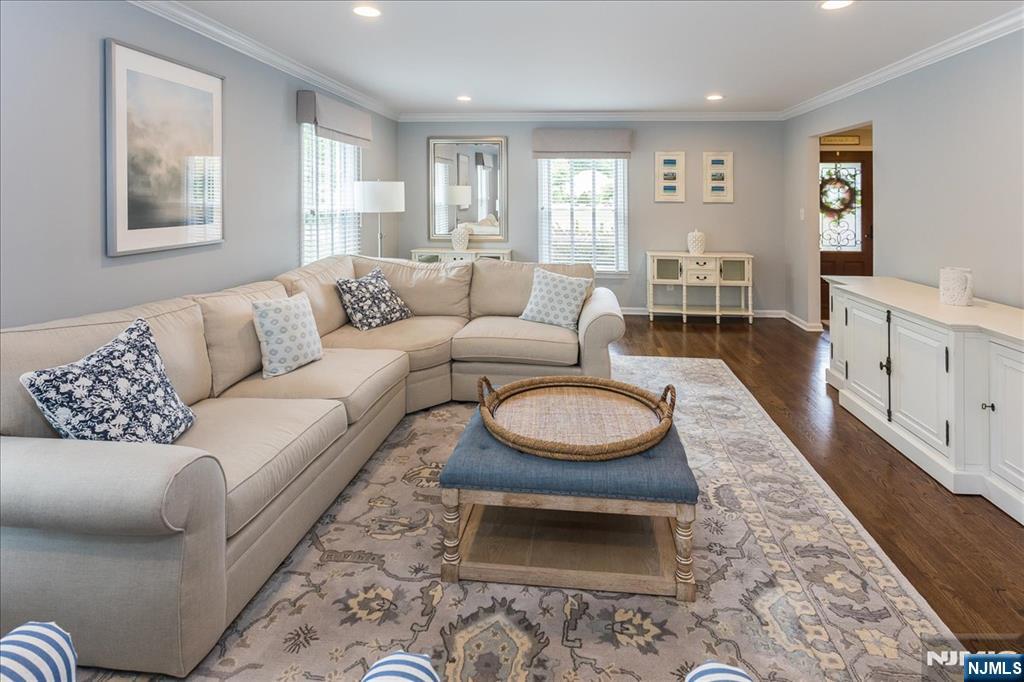 1 Copperfield Way — photo 8