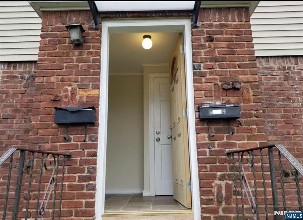 83 Macarthur Avenue 1st. floor - Photo 1