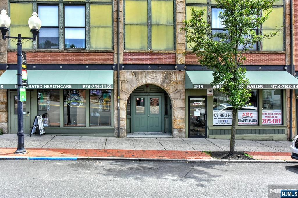 295 Bloomfield Avenue C0009 - Photo 3