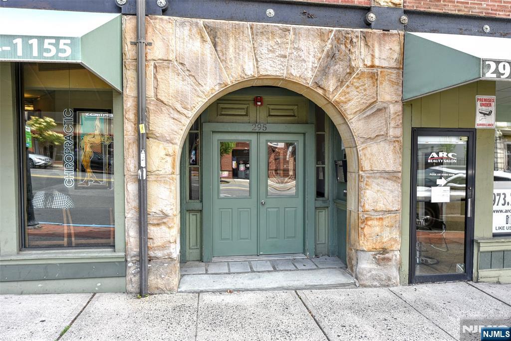 295 Bloomfield Avenue C0009 - Photo 4