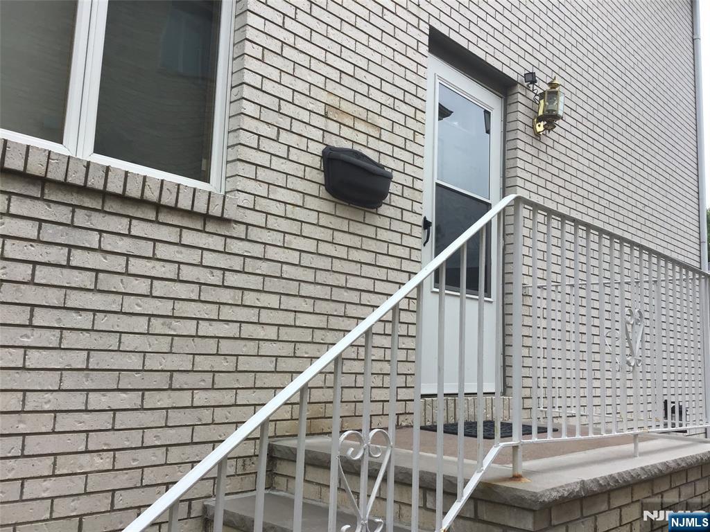 411 Chestnut Street 2 - Photo 3